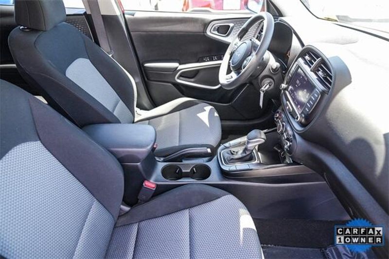 Used 2023 Kia Soul LXImage 17