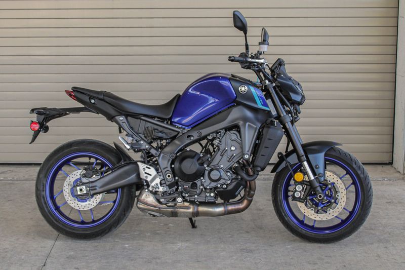 2023 YAMAHA MT09 in a BLUE exterior color. Family PowerSports (877) 886-1997 familypowersports.com 