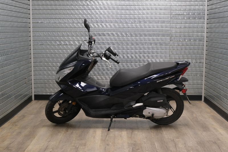 USED 2018 HONDA PCX 150 Image 6