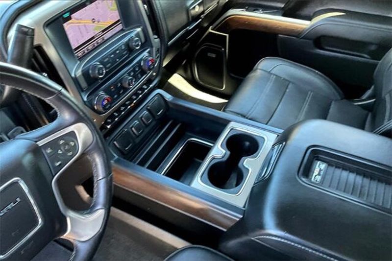 Used 2017 GMC Sierra 2500HD DenaliImage 17