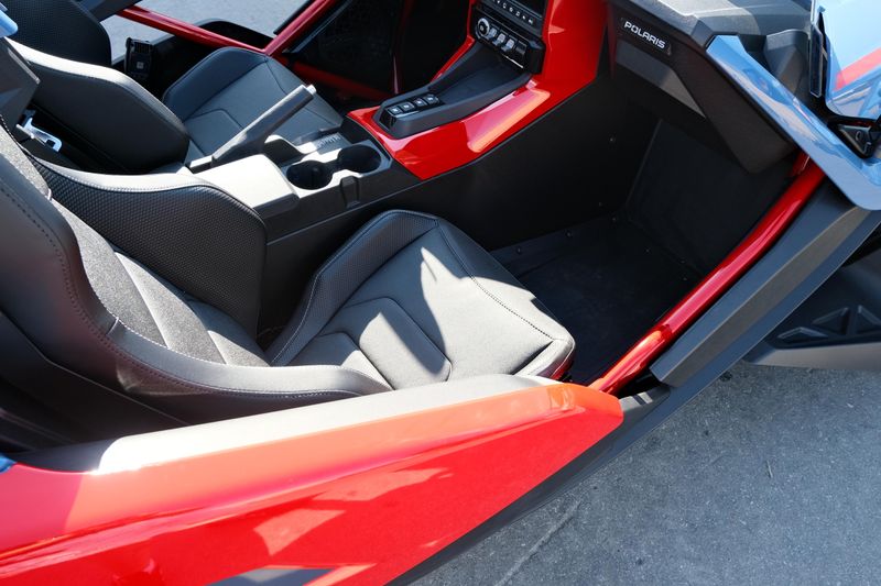 NEW 2025 POLARIS SLINGSHOT R AUTODRIVE Image 16