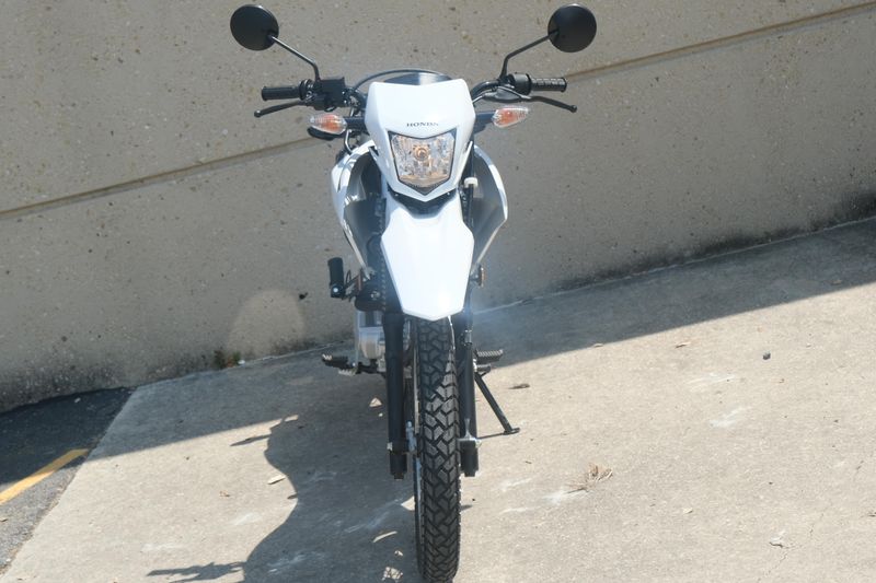 2025 Honda XR150L WHITE Image 10