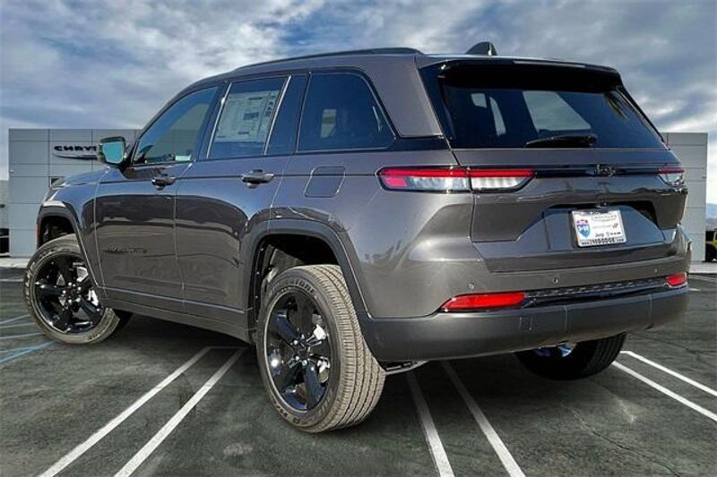 New 2025 Jeep Grand Cherokee Altitude 4x2Image 2