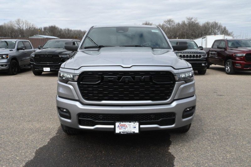 2025 RAM 1500 TradesmanImage 3