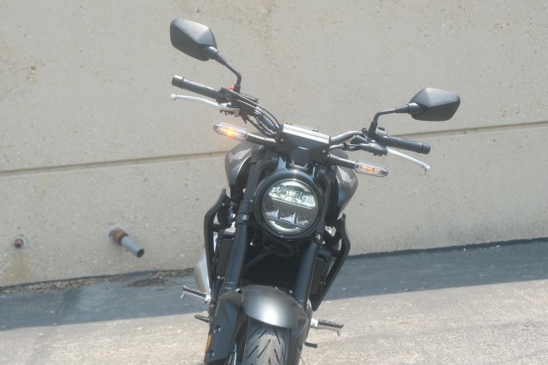 2025 Honda CB300R ABS MATTE BLACK METALLIC Image 10