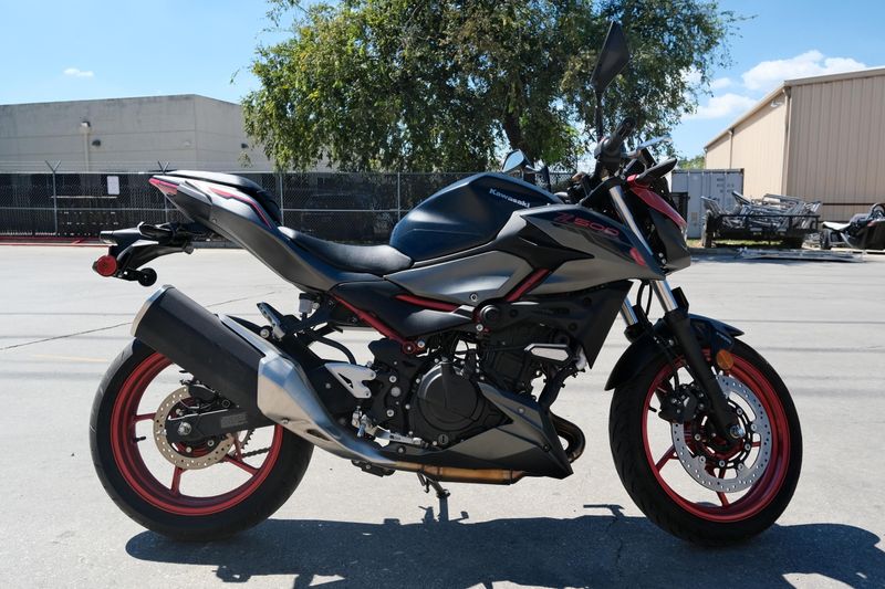 USED 2025 KAWASAKI Z500 SE ABS Image 2