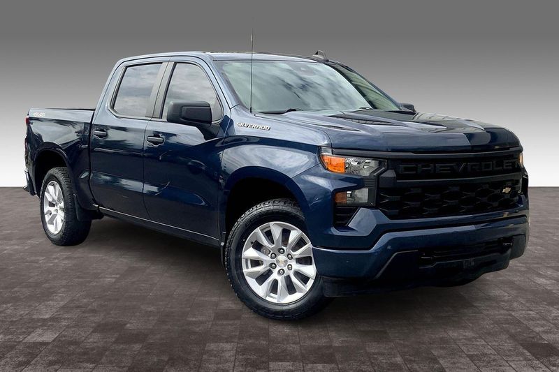 2022 Chevrolet Silverado 1500 Custom photo 2