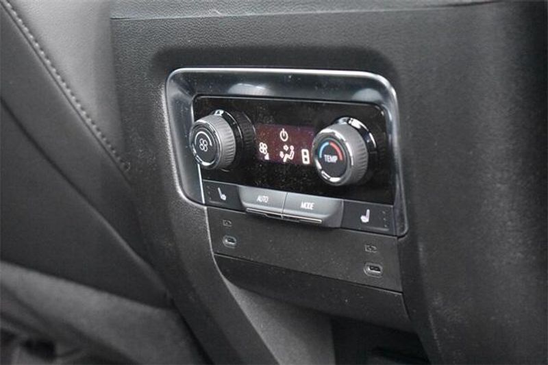 2025 Chevrolet Suburban Z71Image 19