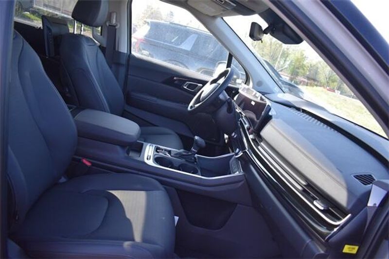 2025 Kia Carnival SX PrestigeImage 15