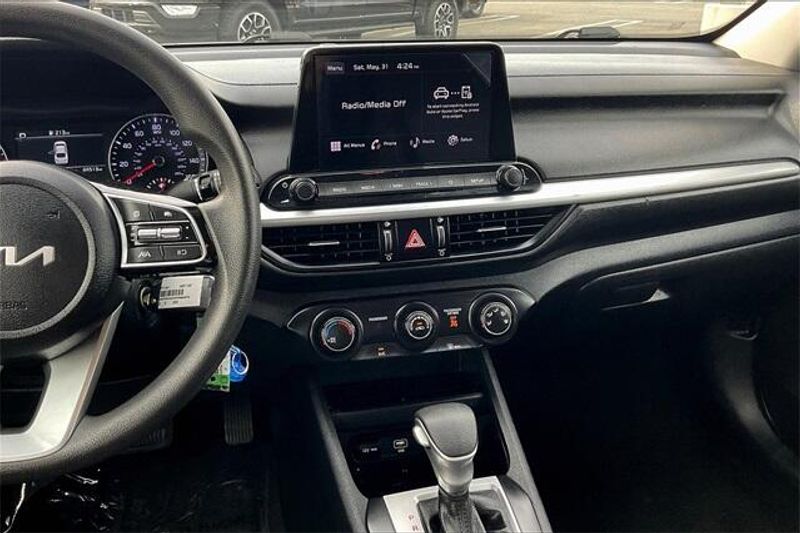 2023 Kia Forte LXSImage 5