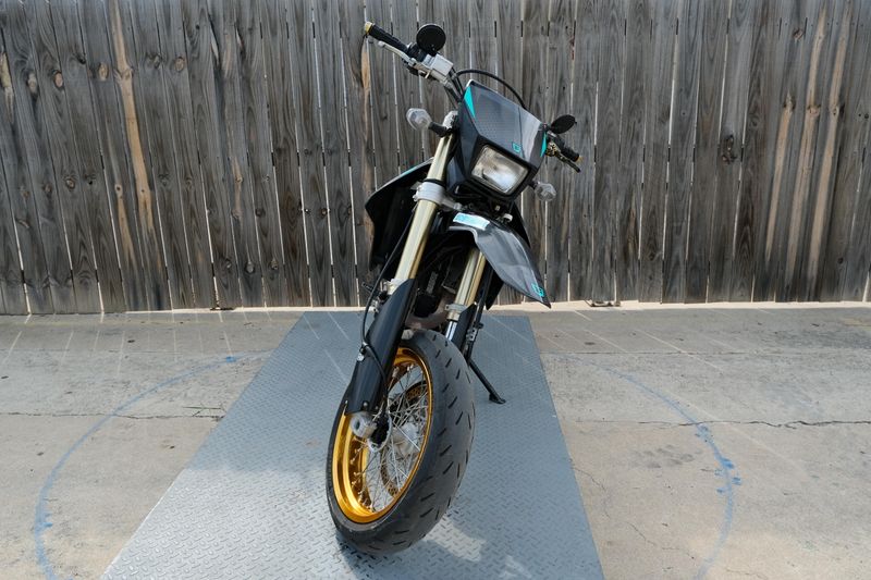 USED 2018 SUZUKI DRZ400SM Image 8