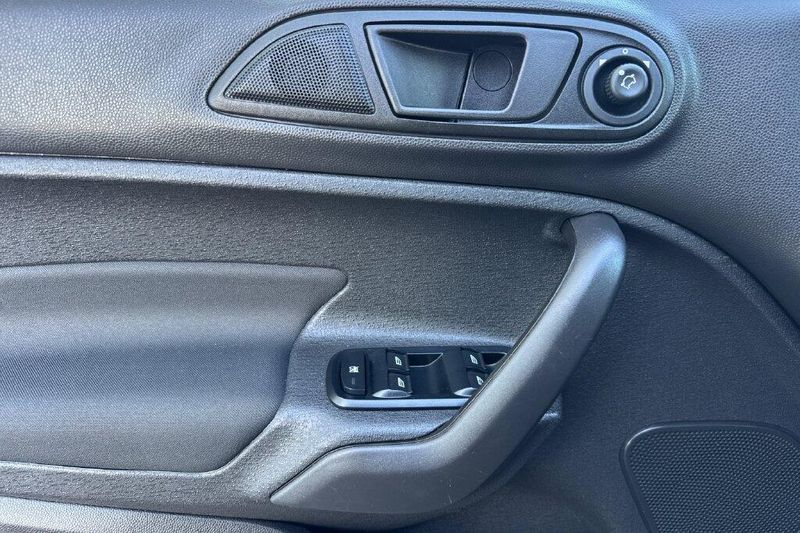 Used 2019 Ford Fiesta SEImage 10