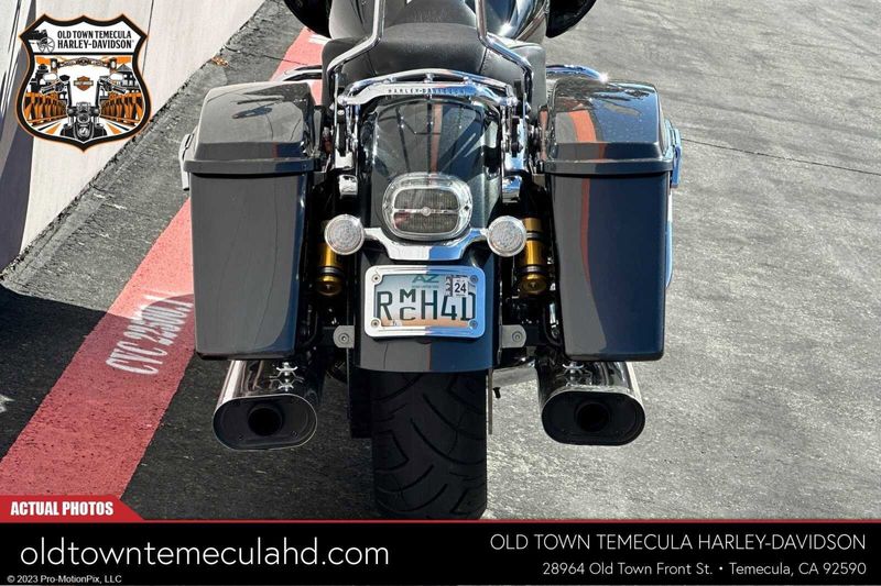 2009 Harley-Davidson Road Glide in a BLACK PEARL exterior color. BMW Motorcycles of Temecula – Southern California (951) 506-6903 bmwmotorcyclesoftemecula.com 