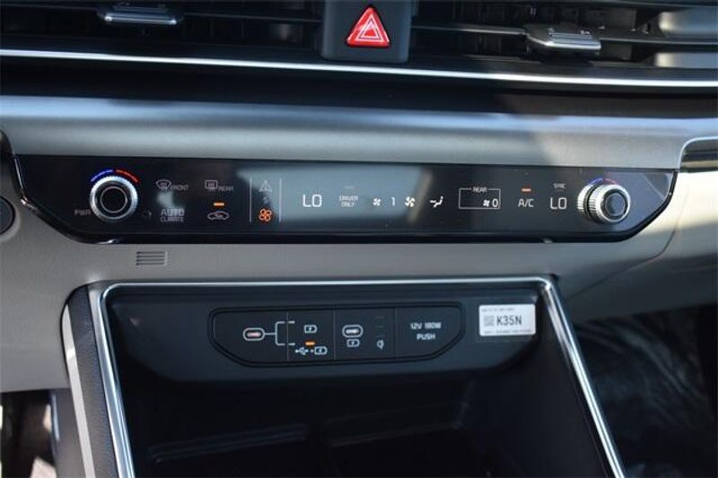 2025 Kia Carnival Hybrid SX PrestigeImage 38