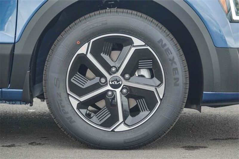 New 2025 Kia Niro EXImage 19