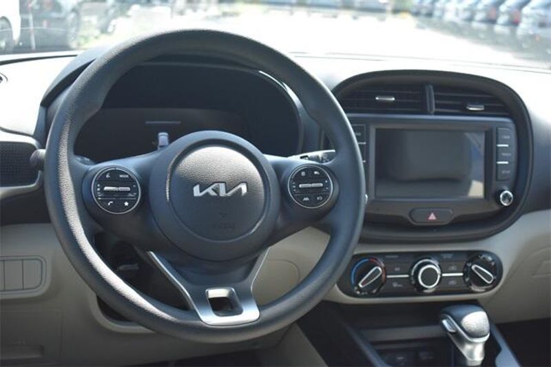 New 2025 Kia Soul LXImage 17