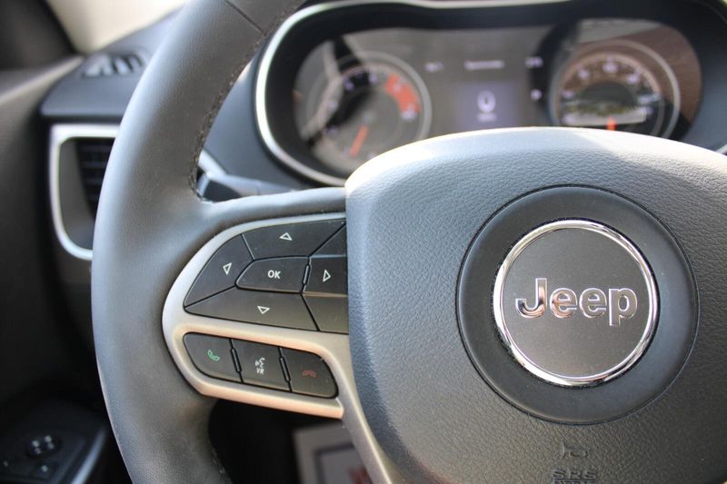 2022 Jeep Cherokee Latitude Lux photo 9
