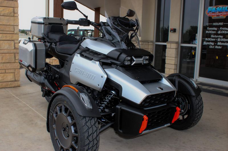 2025 Can-Am CANYON XT STERLING SILVER SATIN Image 4