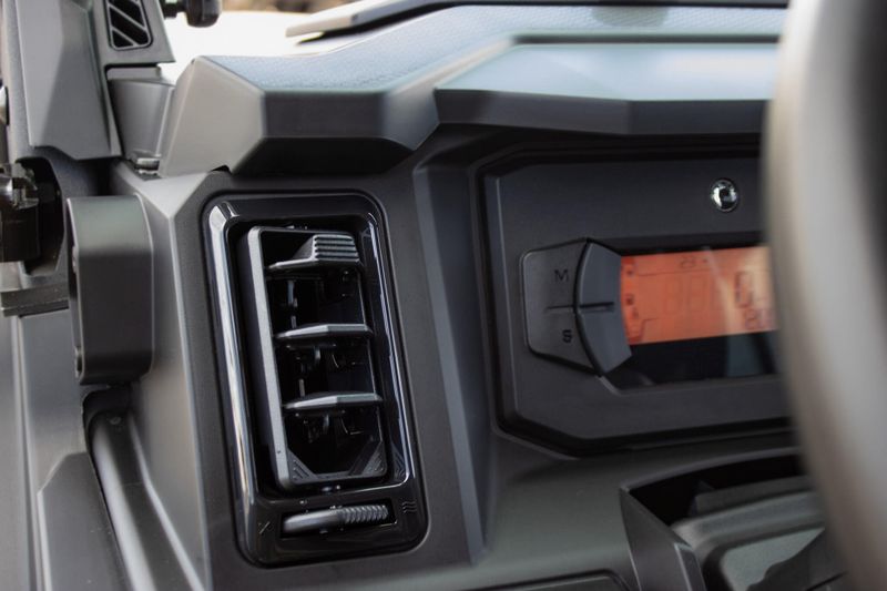 NEW 2026 CAN-AM DEFENDER LIMITED CAB HD11 Image 21