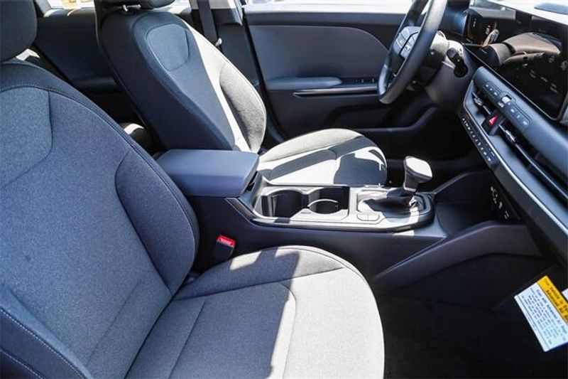 New 2025 Kia K4 LXSImage 7