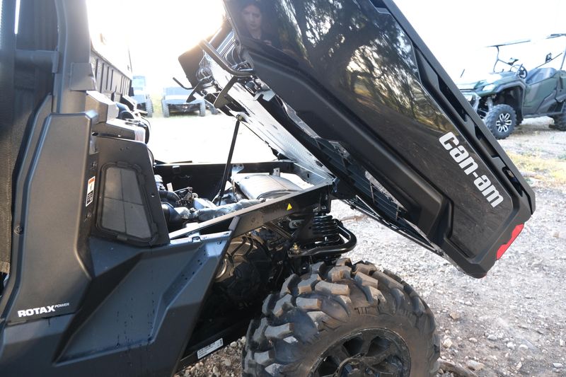 2025 Can-Am DEFENDER MAX XT HD10 STEALTH  BLACKImage 26