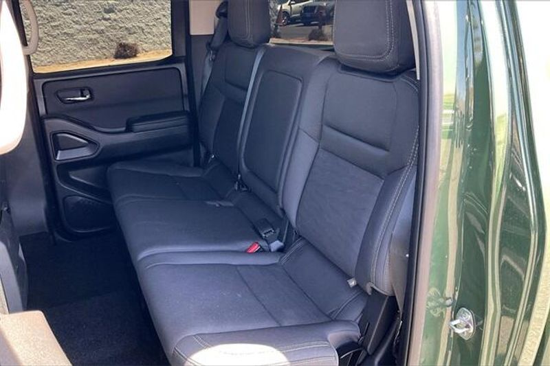 Used 2024 Nissan Frontier SVImage 25