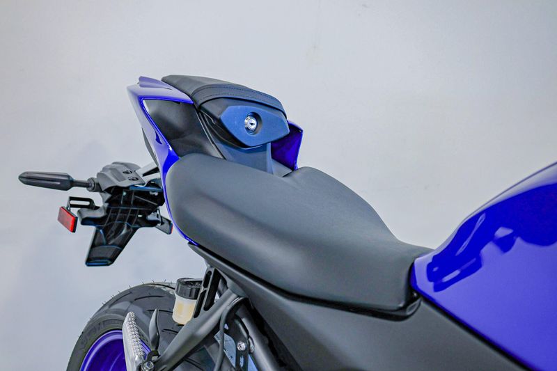 2025 Yamaha YZFR7 TEAM BLUEImage 2