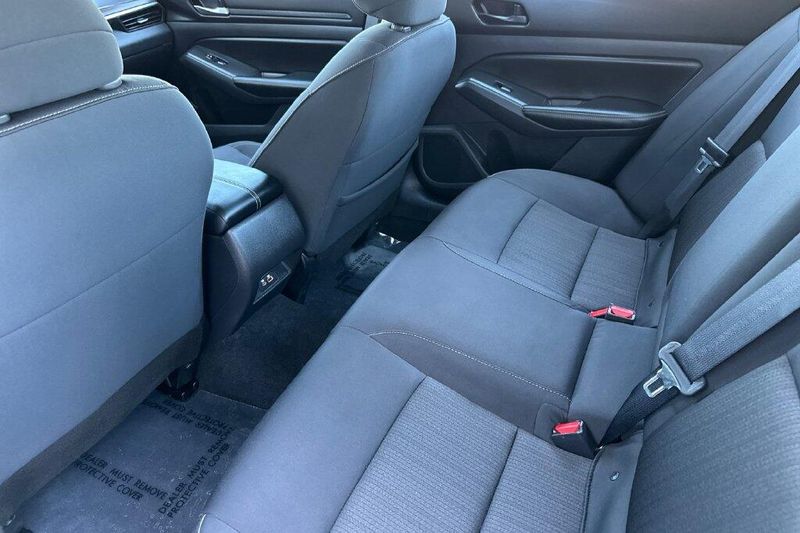 Used 2025 Nissan Altima 2.5 SVImage 11