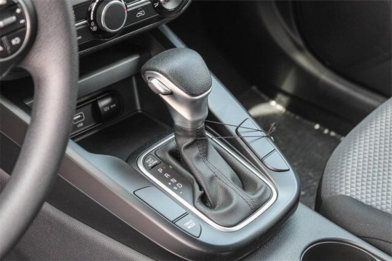New 2025 Kia Soul LXImage 20