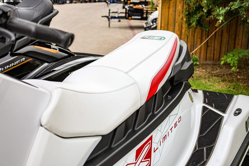 2021 Yamaha EX LIMITED TORCH RED AND WHITE Image 5