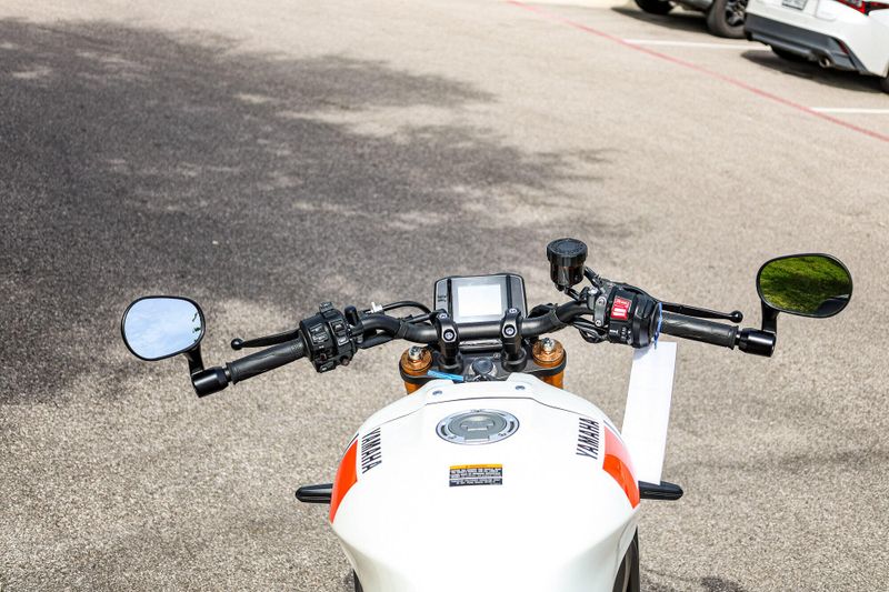 2024 Yamaha XSR900 HERITAGE WHITE Image 25