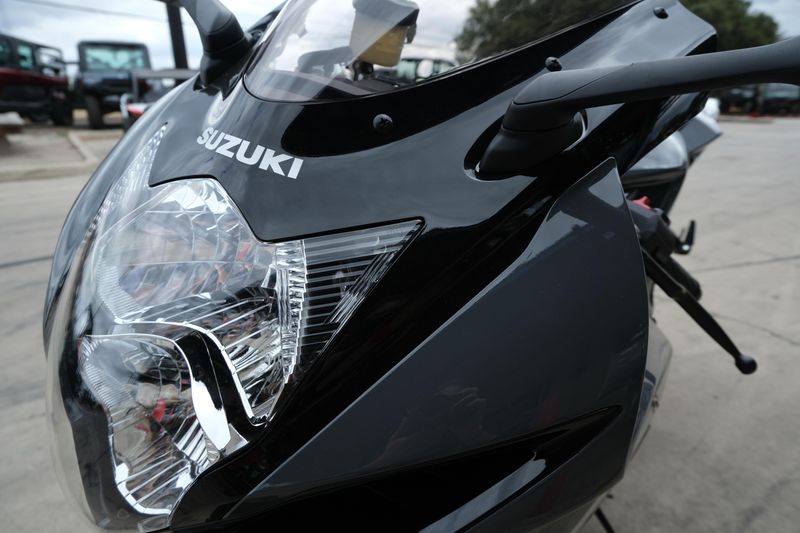 2025 SUZUKI GSXR750 in a BLACK exterior color. Family PowerSports (877) 886-1997 familypowersports.com 