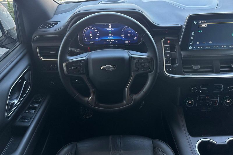 Used 2023 Chevrolet Suburban RSTImage 16