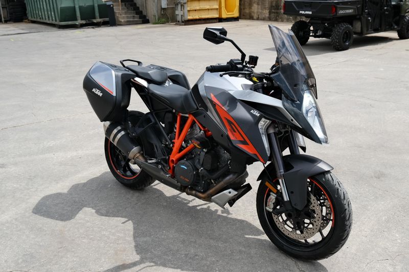 2016 KTM 1290 SUPER DUKE GREY AND ORANGE Image 1