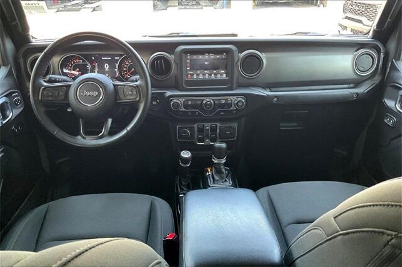 2022 Jeep Gladiator Willys photo 14