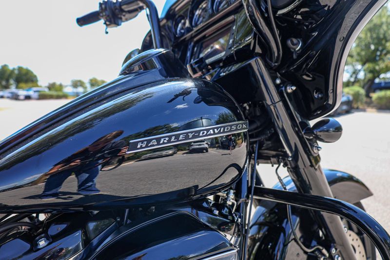 USED 2018 HARLEY STREET GLIDE SPECIAL Image 12