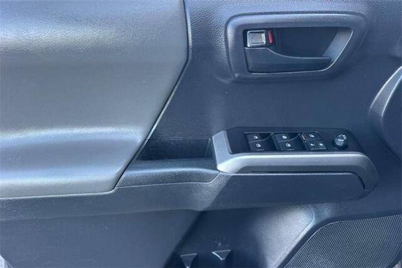 Used 2022 Toyota Tacoma Image 9
