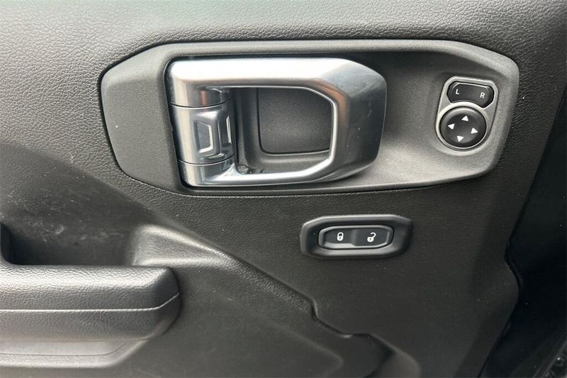 2024 Jeep Wrangler 4xe Rubicon photo 11