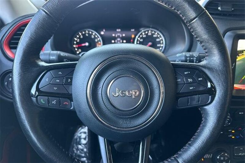 Used 2022 Jeep Renegade TrailhawkImage 22
