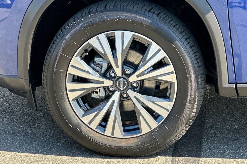 Used 2023 Nissan Rogue SVImage 32