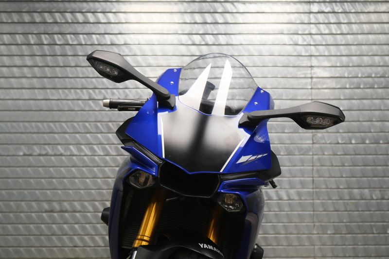 USED 2018 YAMAHA YZF-R1 Image 9