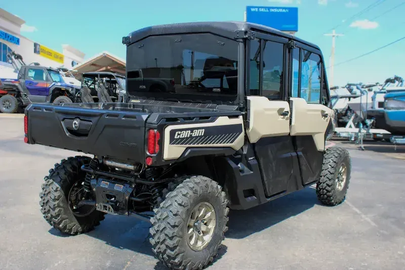 2025 Can-Am DEFENDER MAX LIMITED CAB HD10 DESERT TAN AND STEALTH BLACK Image 6