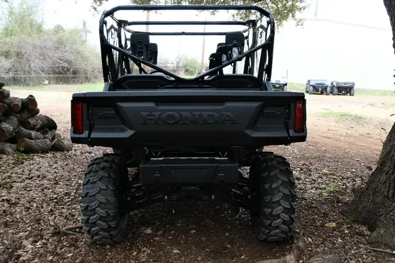 2025 Honda PIONEER 1000 6 DELUXE Image 4