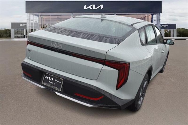 New 2025 Kia K4 LXSImage 4