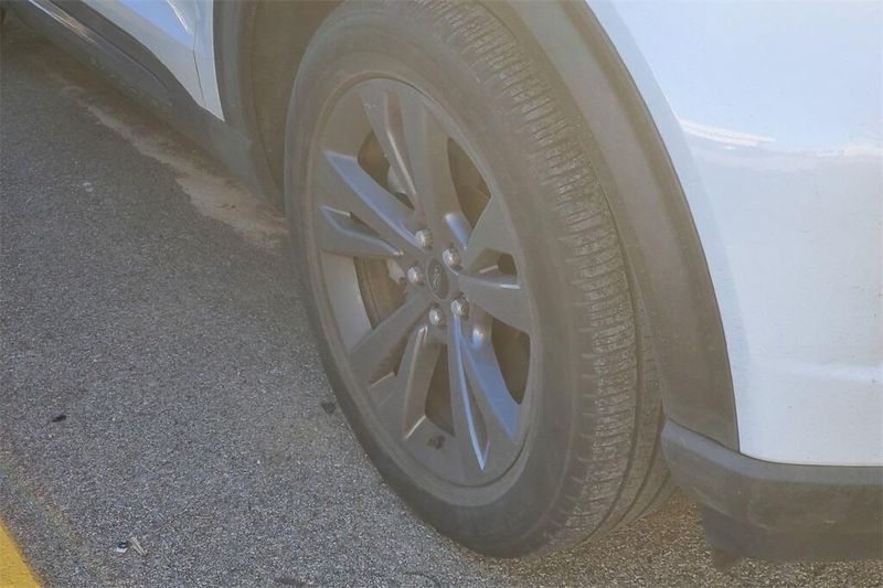 2022 Ford Explorer XLT photo 3