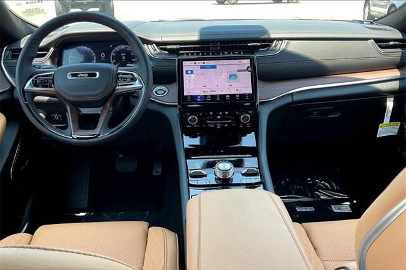 New 2025 Jeep Grand Cherokee L Summit 4x4Image 4