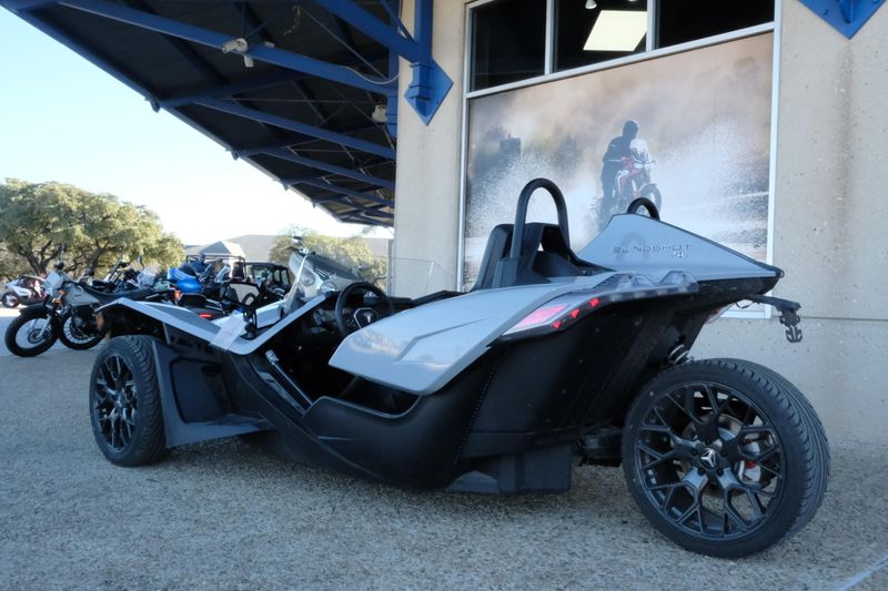 2024 Polaris SLINGSHOT SL AUTODRIVE OCEAN GRAYImage 18