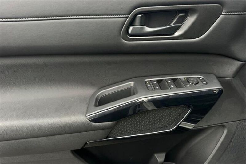 New 2025 Nissan Pathfinder SImage 8