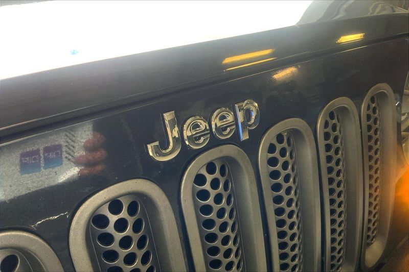 2016 Jeep Wrangler Unlimited Sahara photo 25