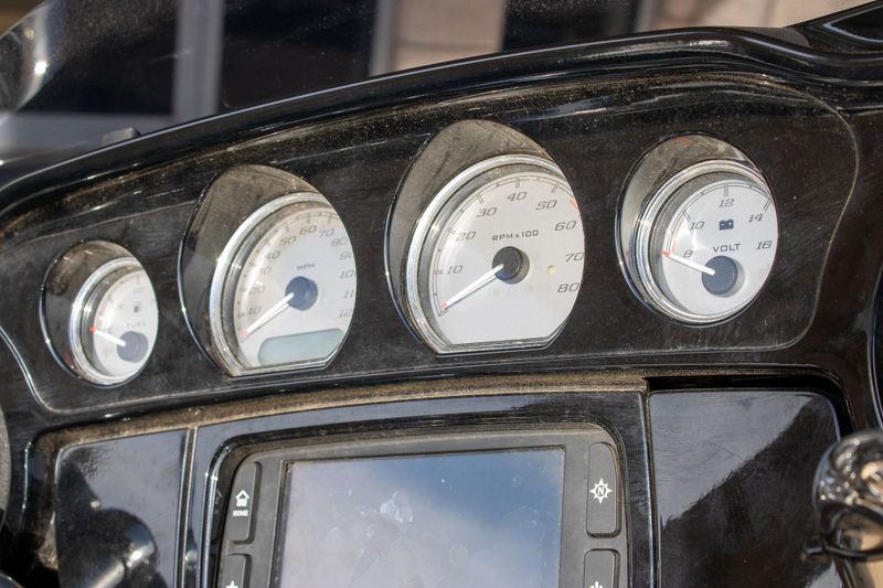 USED 2017 HARLEY STREET GLIDE SPECIAL Image 24